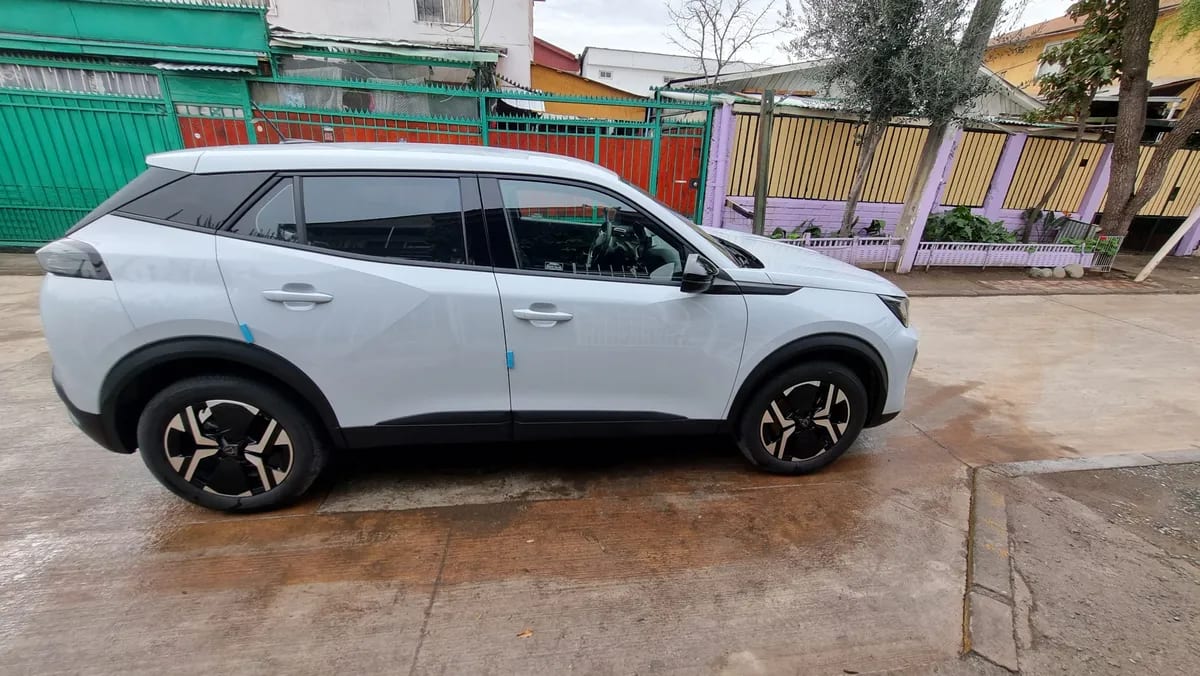 PEUGEOT 2008 1.2 Allure Mhev 136 At Hirbido año 2026