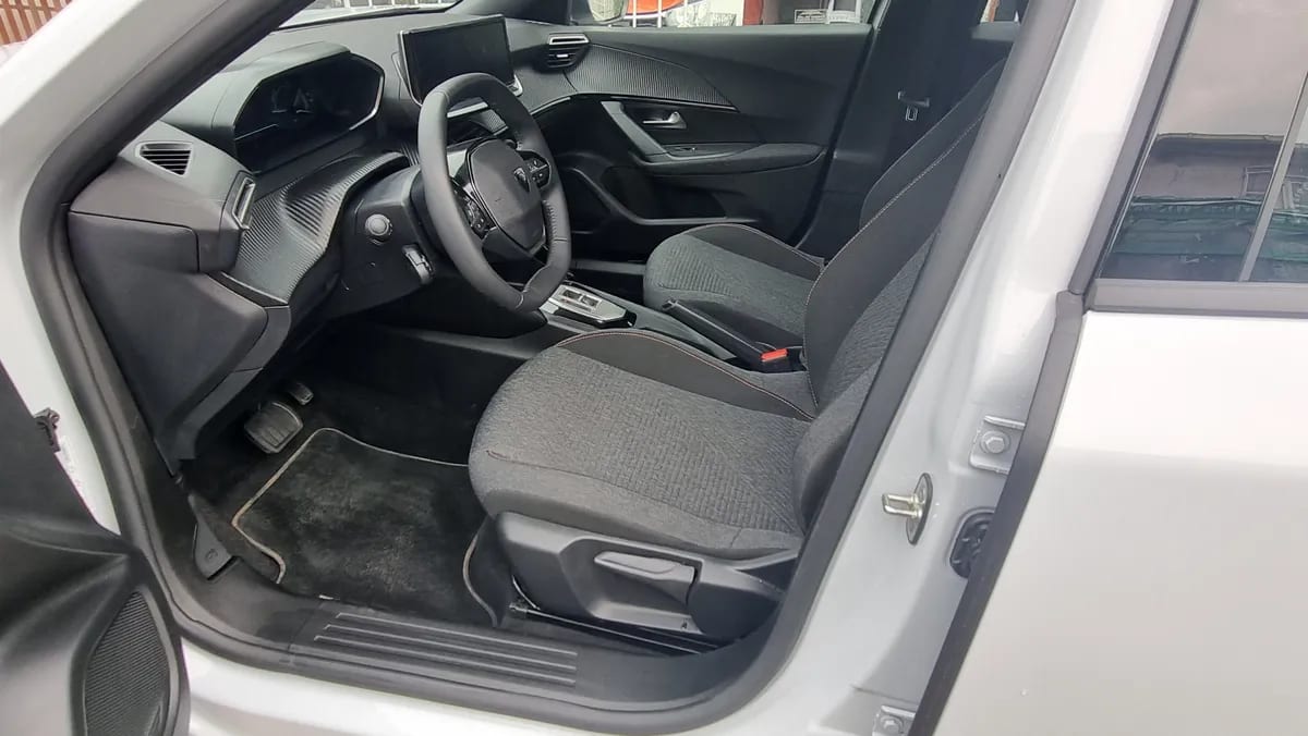 PEUGEOT 2008 1.2 Allure Mhev 136 At Hirbido año 2026