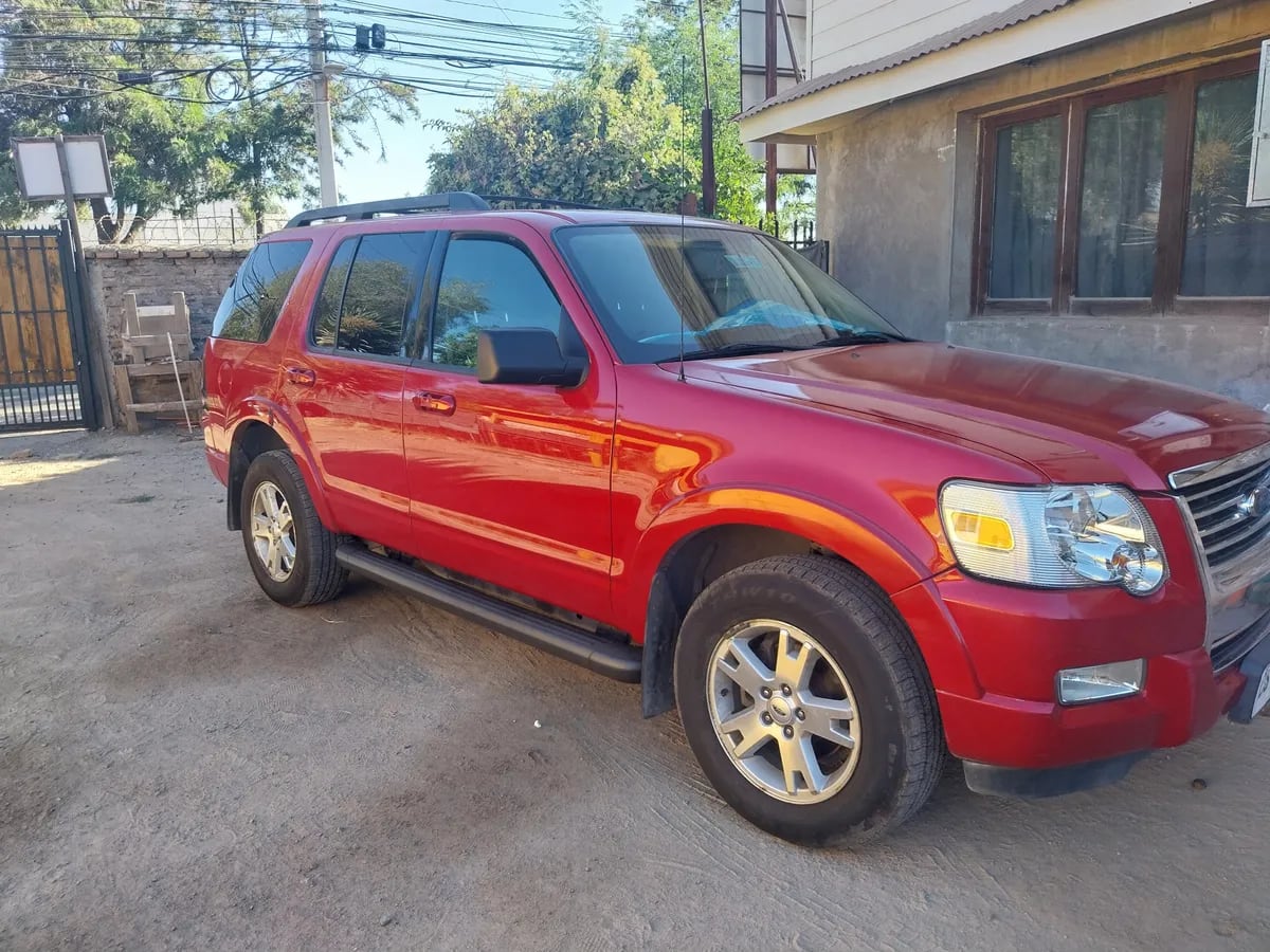 FORD EXPLORER 4.0 Xlt Comfort 4x2 3r At año 2011
