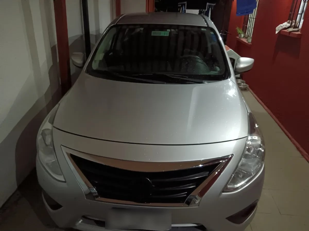 NISSAN VERSA 1.6 Sense Ac At 4x2 año 2015
