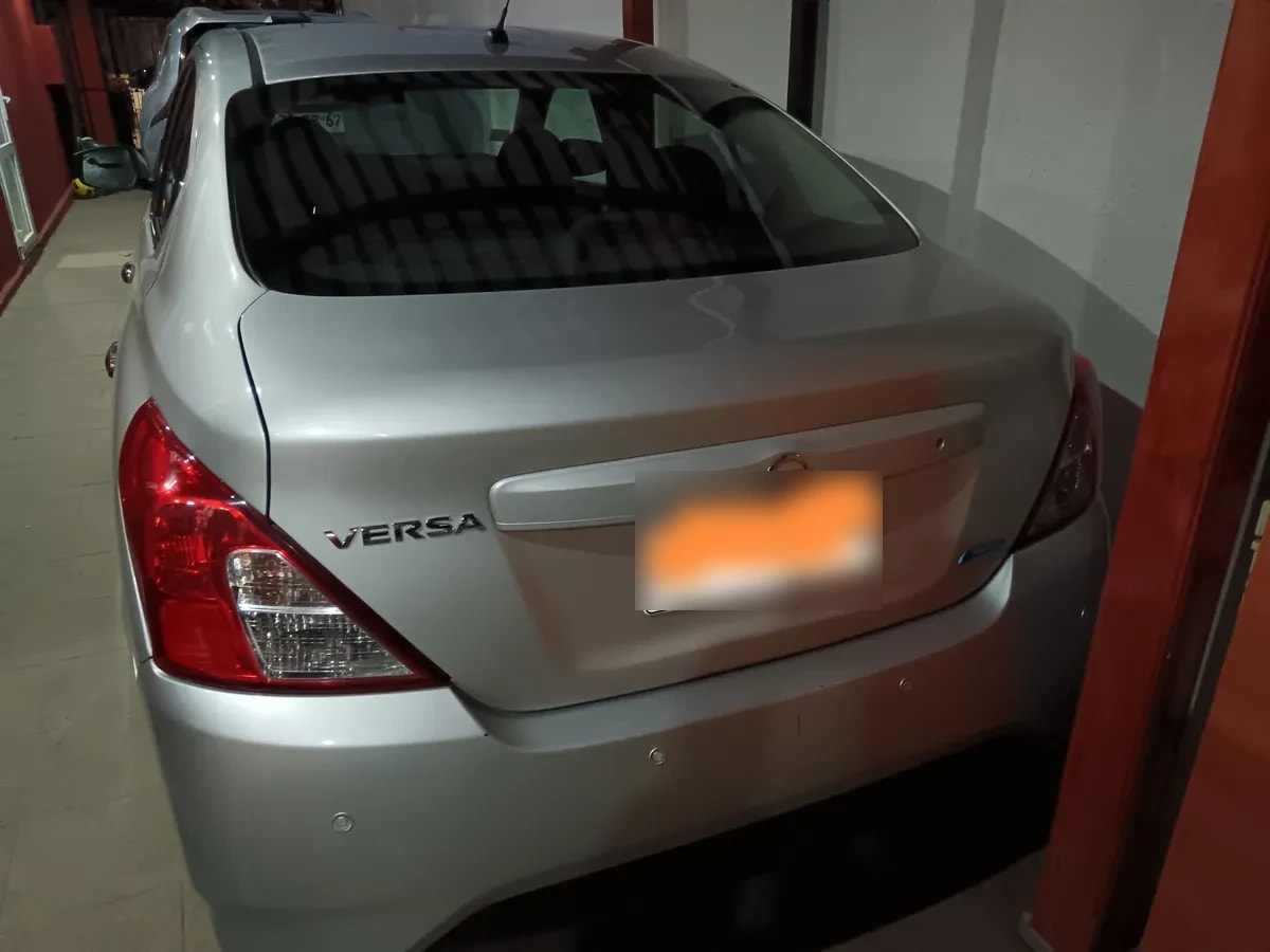 NISSAN VERSA 1.6 Sense Ac At 4x2 año 2015