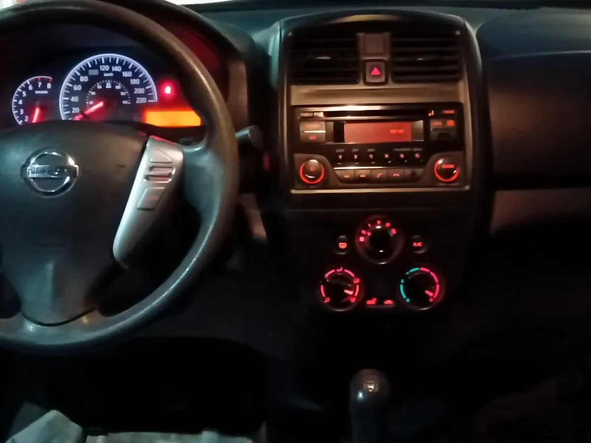 NISSAN VERSA 1.6 Sense Ac At 4x2 año 2015