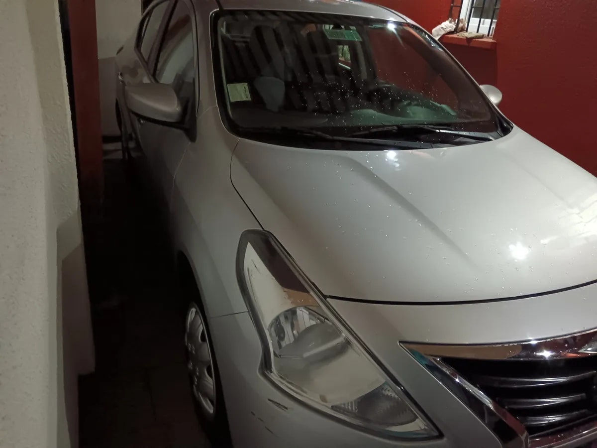 NISSAN VERSA 1.6 Sense Ac At 4x2 año 2015