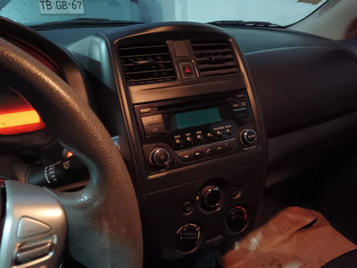 NISSAN VERSA 1.6 Sense Ac At 4x2 año 2015