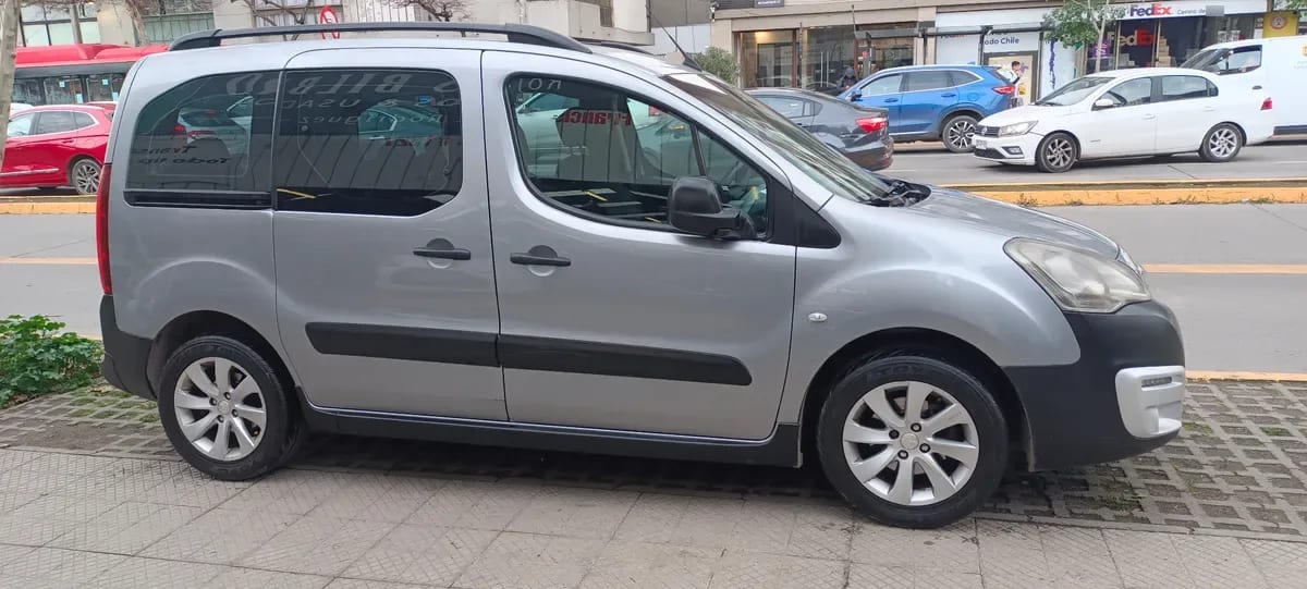 PEUGEOT TEPEE 1.6 Outdoor Allure 7p Mt Diesel año 2019
