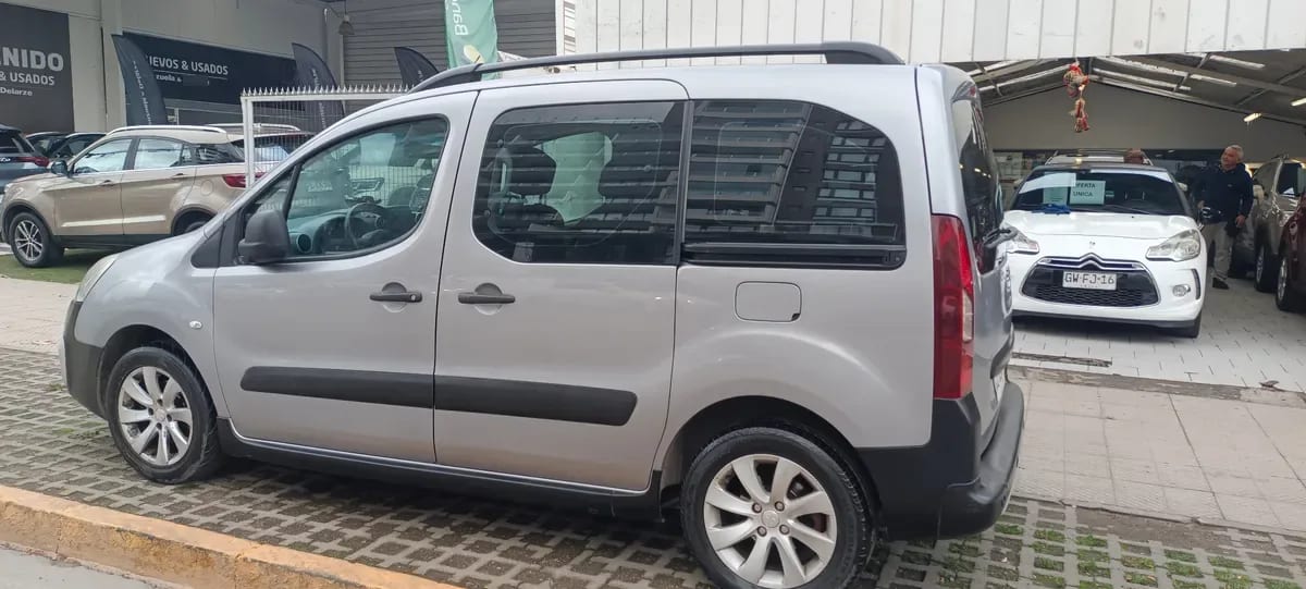 PEUGEOT TEPEE 1.6 Outdoor Allure 7p Mt Diesel año 2019