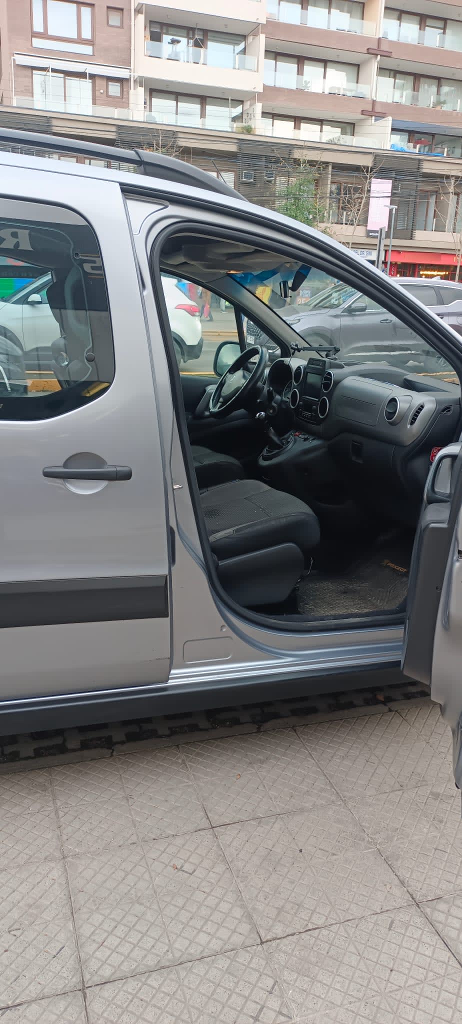 PEUGEOT TEPEE 1.6 Outdoor Allure 7p Mt Diesel año 2019