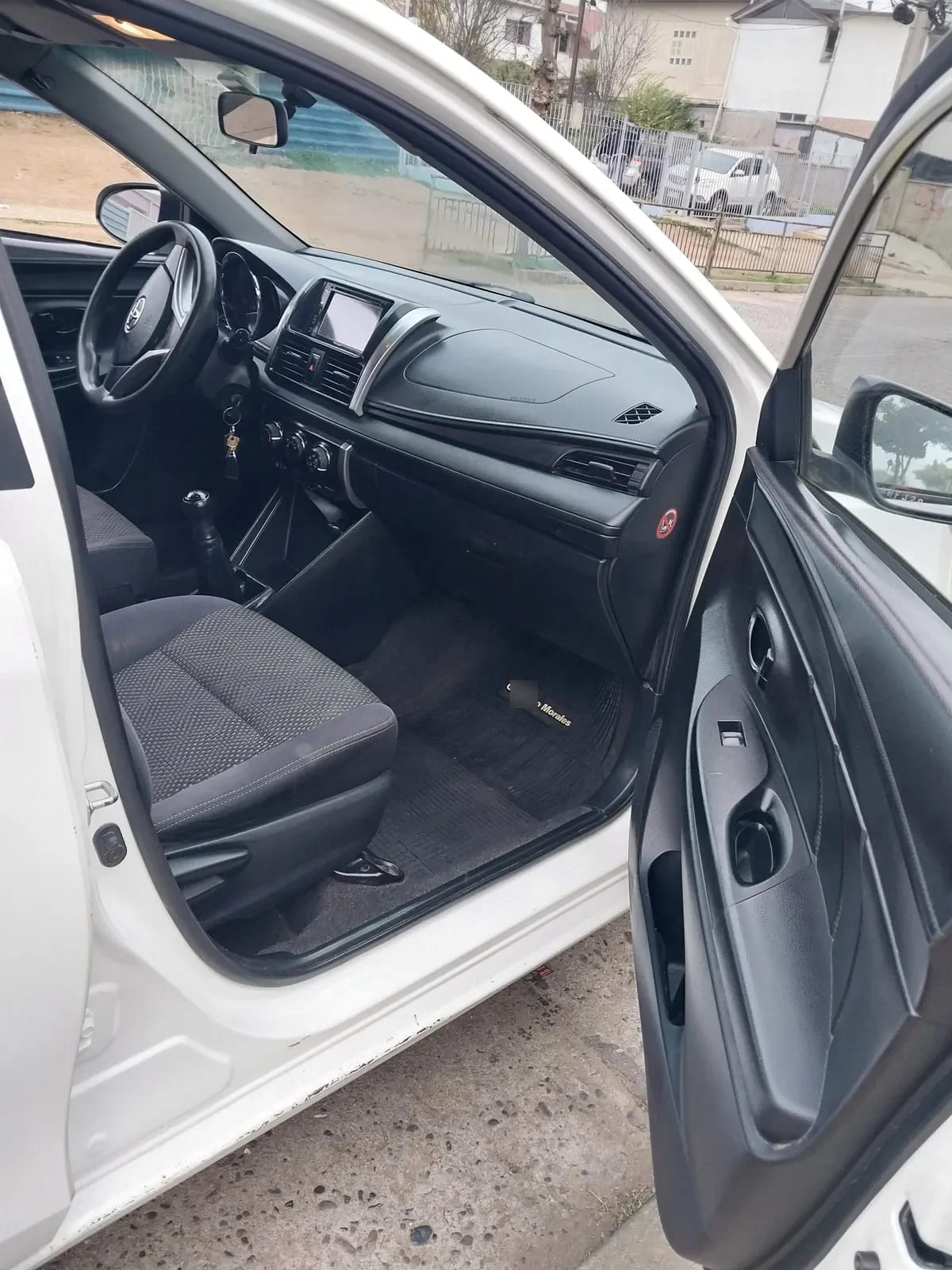 TOYOTA YARIS 1.5 Sedan Xli Mt año 2015