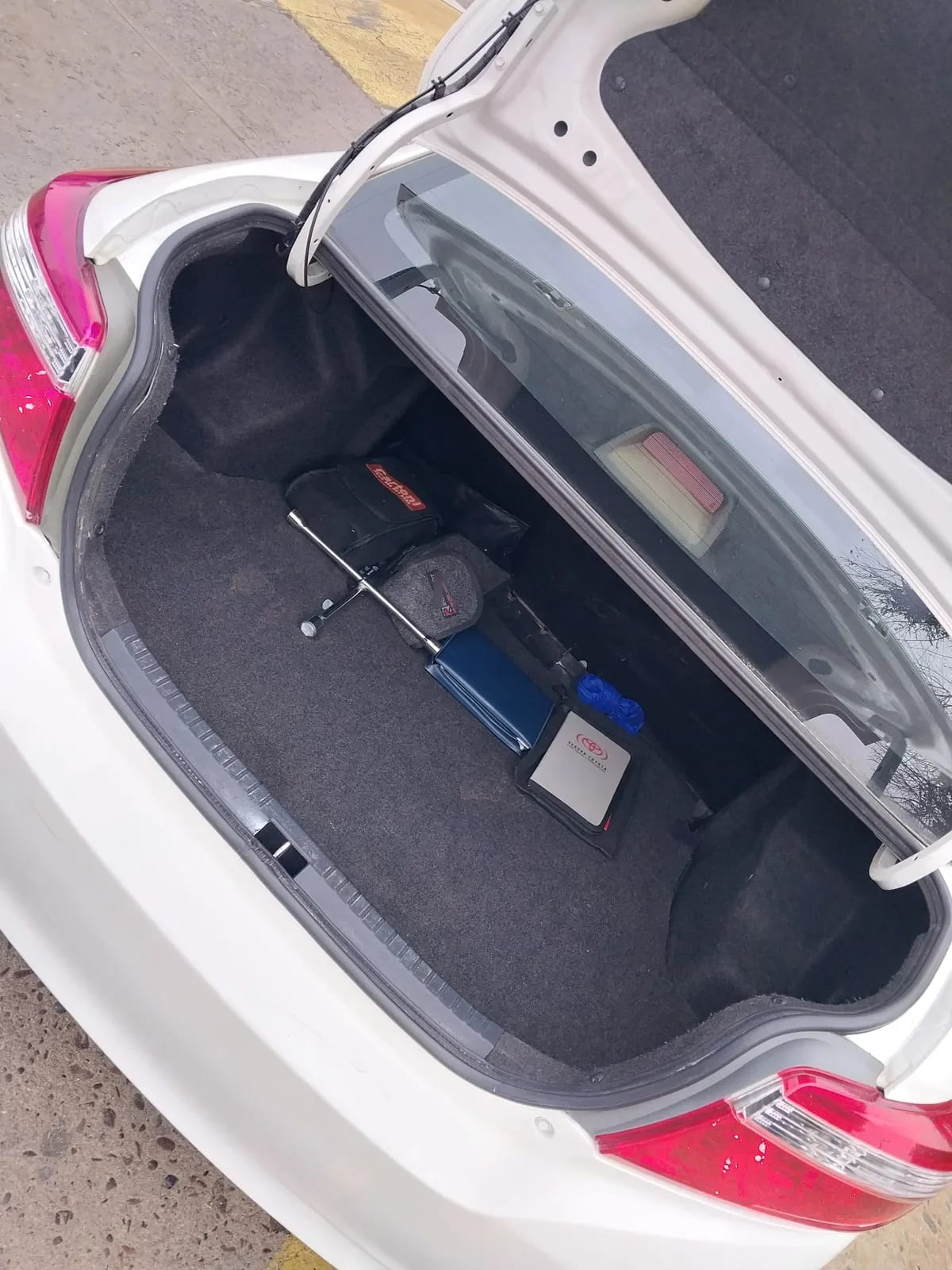 TOYOTA YARIS 1.5 Sedan Xli Mt año 2015