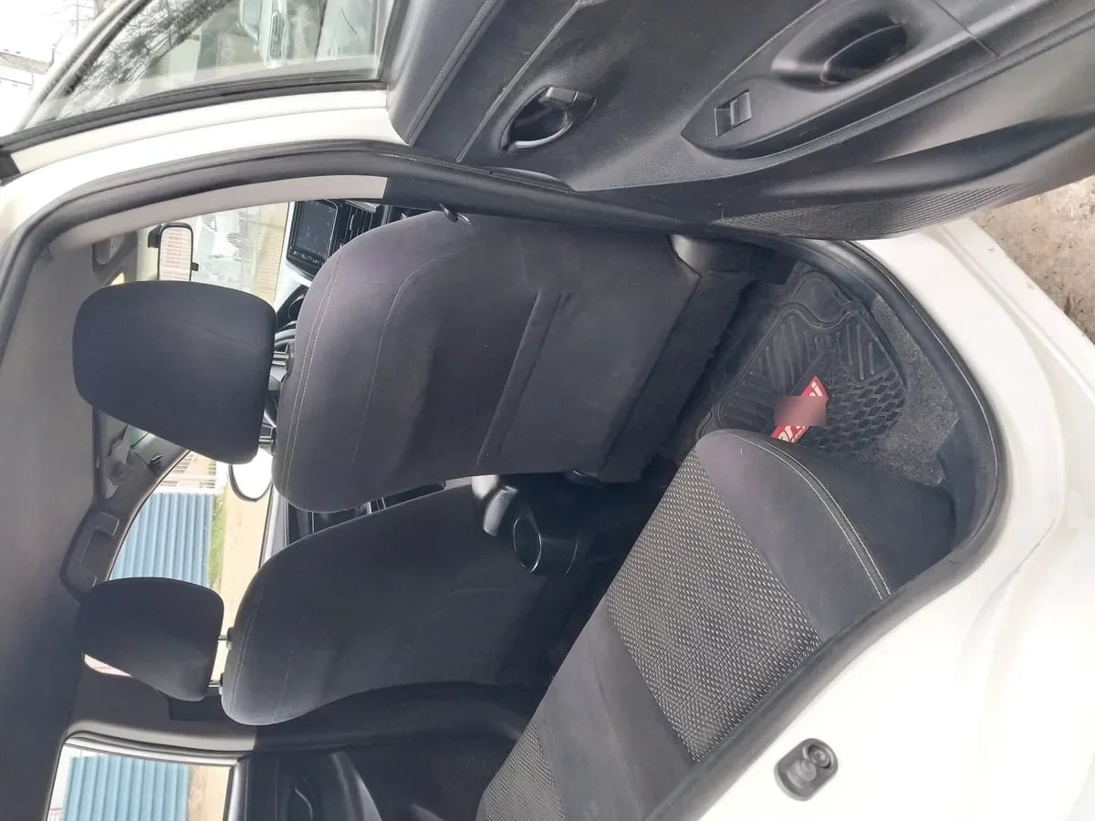 TOYOTA YARIS 1.5 Sedan Xli Mt año 2015