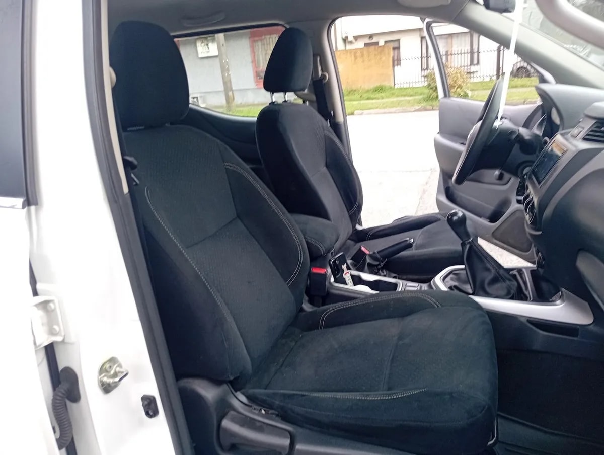 Nissan Np300 2.5 S Dob. Cab. Mt 4p año 2018