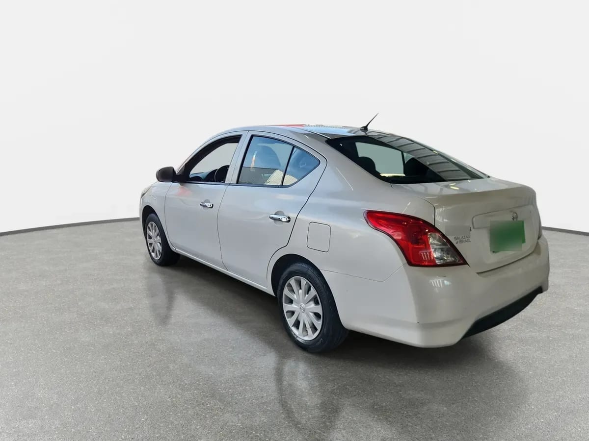 Nissan Versa 1.6 Sense 4x2 Mt 4p año 2021