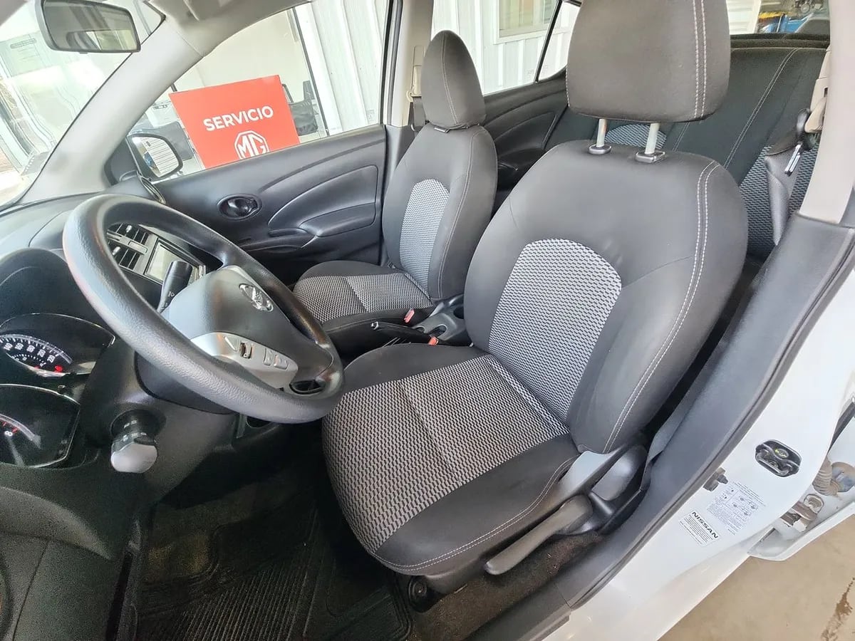 Nissan Versa 1.6 Sense 4x2 Mt 4p año 2021