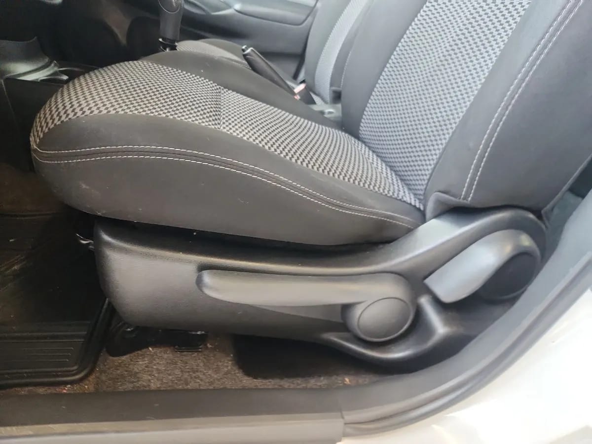 Nissan Versa 1.6 Sense 4x2 Mt 4p año 2021