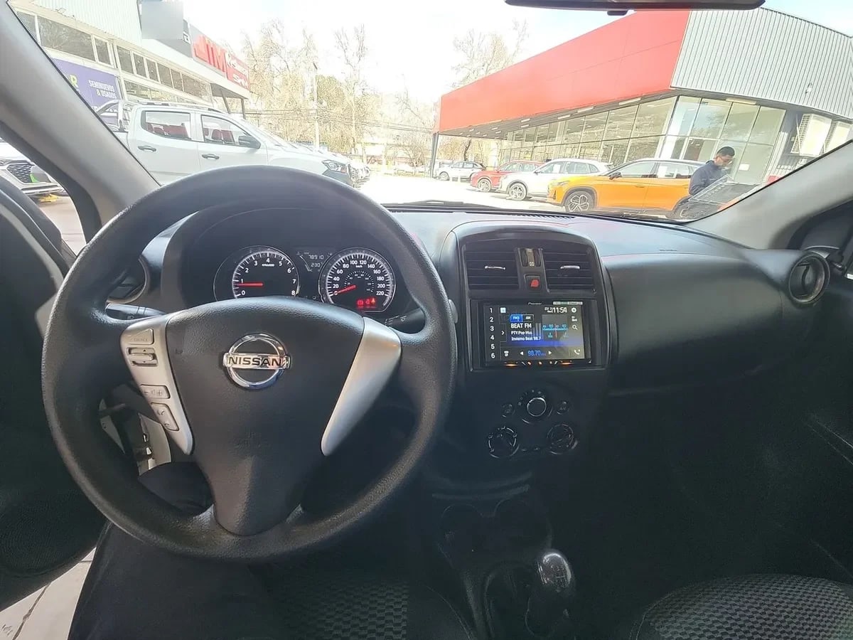 Nissan Versa 1.6 Sense 4x2 Mt 4p año 2021