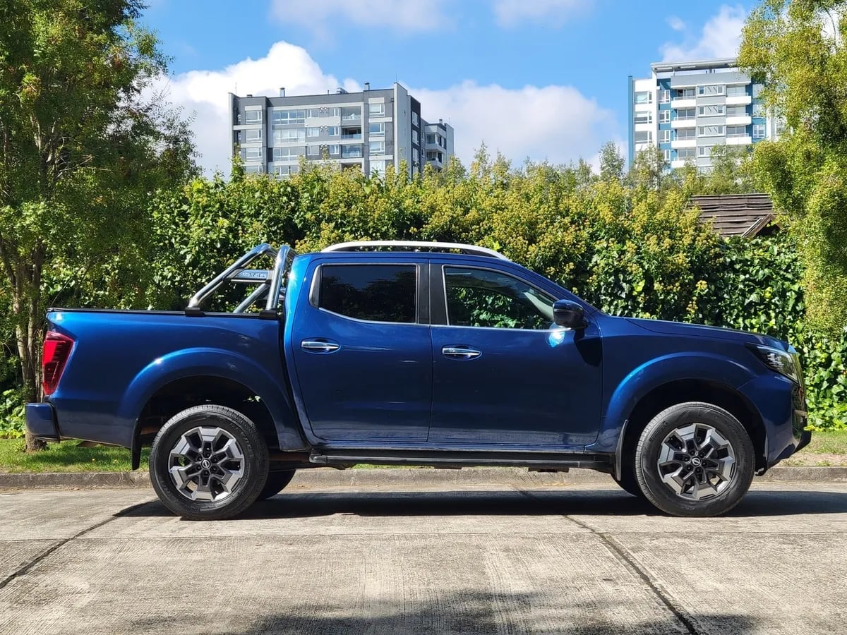NISSAN NAVARA 2.3 Dc Platinum At 4x4 Diesel año 2024