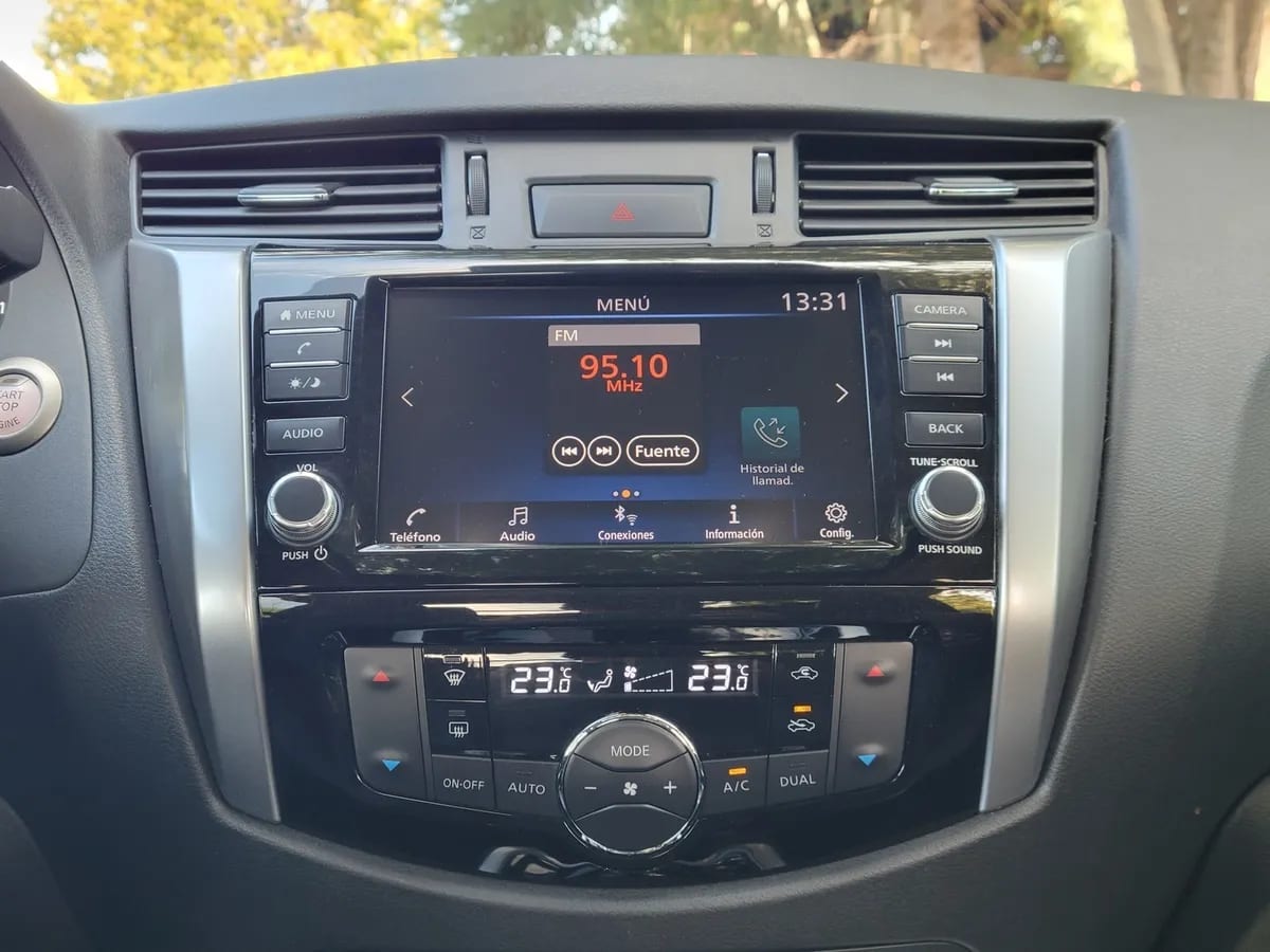 NISSAN NAVARA 2.3 Dc Platinum At 4x4 Diesel año 2024