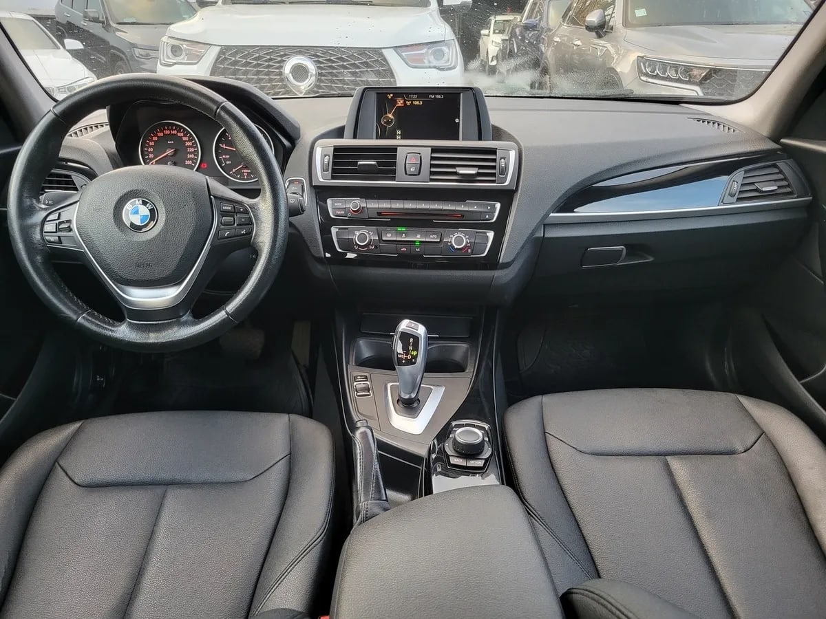 BMW 118 1.5 I 5 Puertas Lci At año 2017