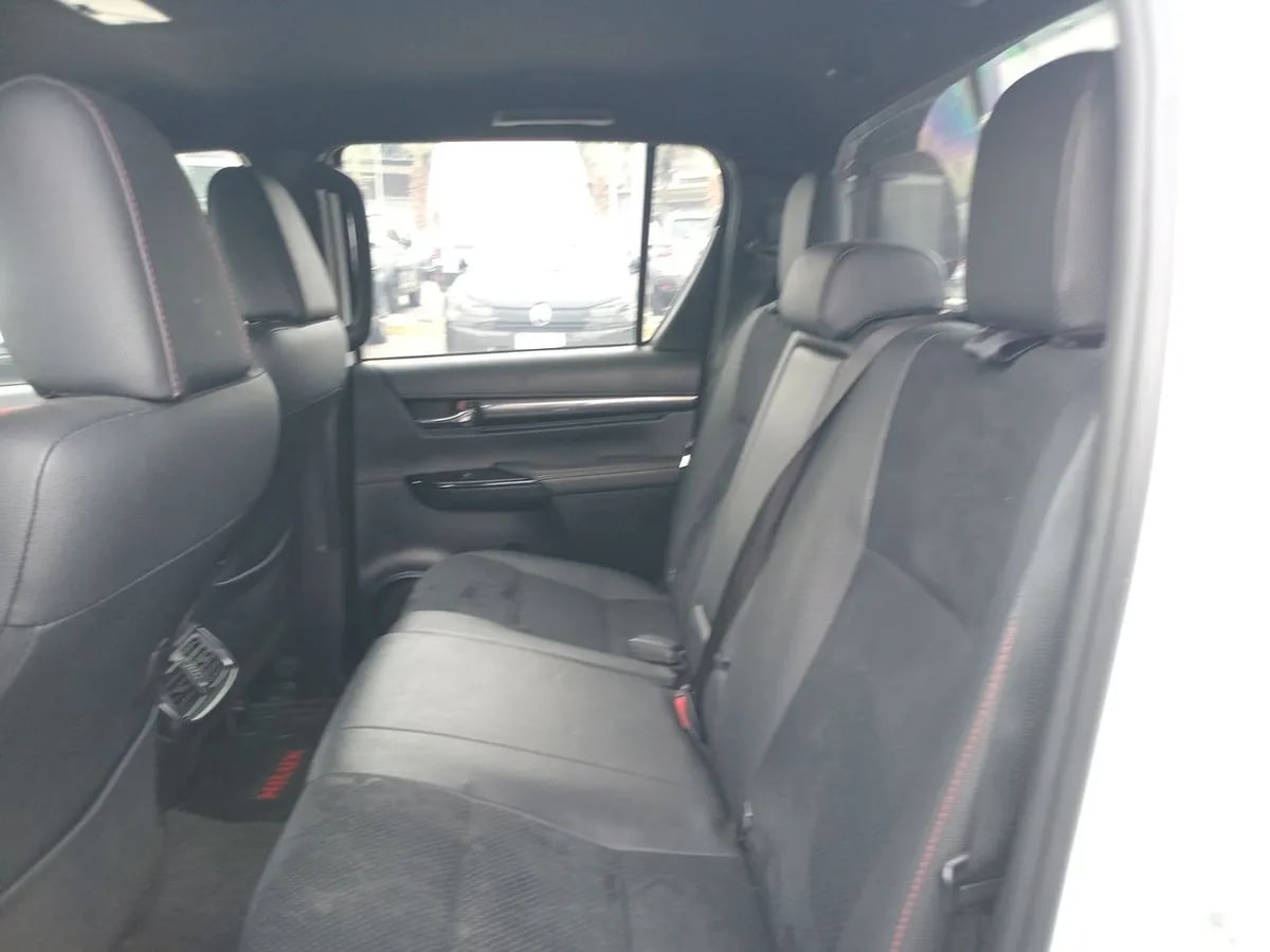 Toyota Hilux 2.8 Gr-S Diesel 4x4 Dob. Cab. At 4p año 2024