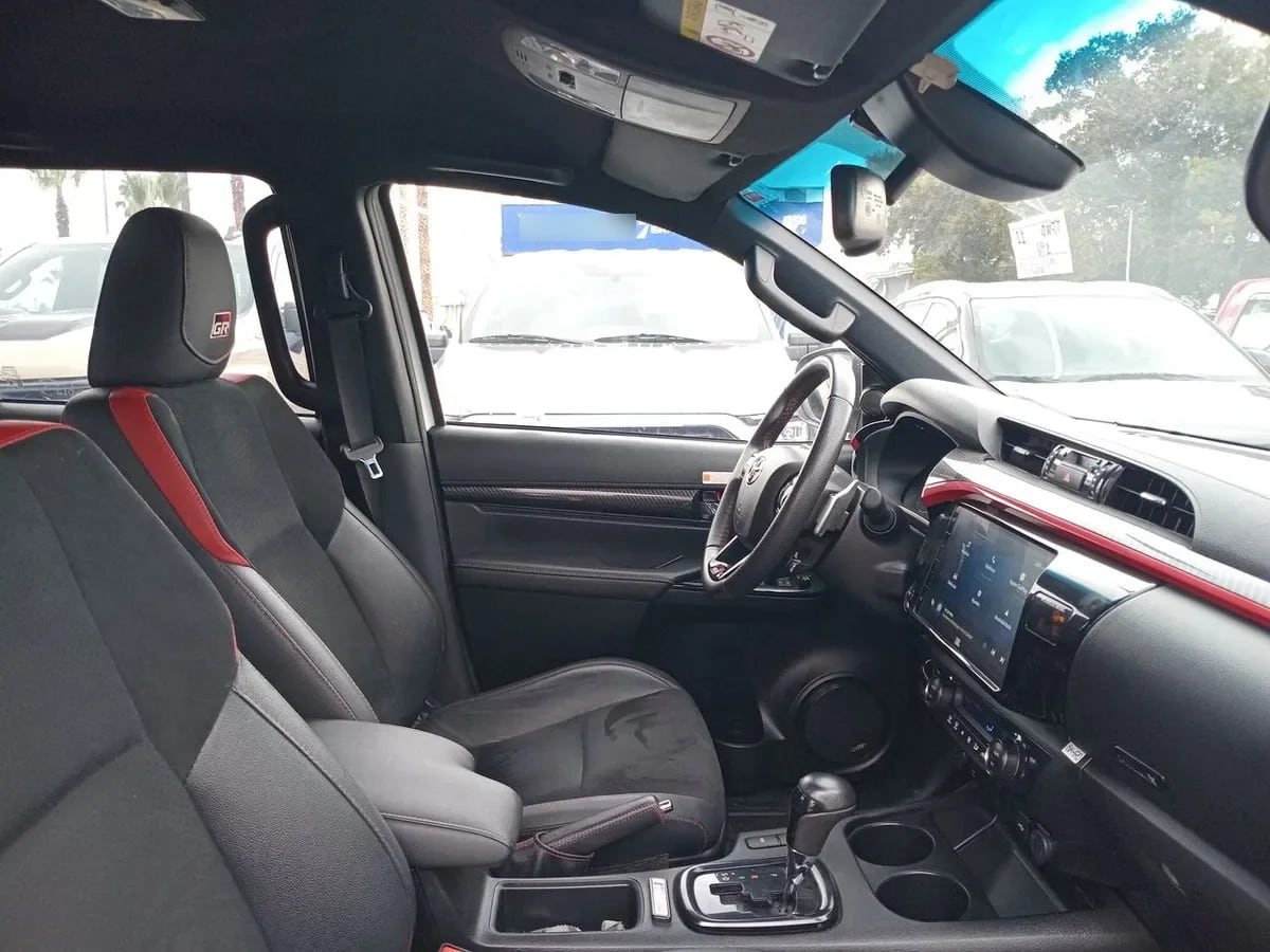Toyota Hilux 2.8 Gr-S Diesel 4x4 Dob. Cab. At 4p año 2024