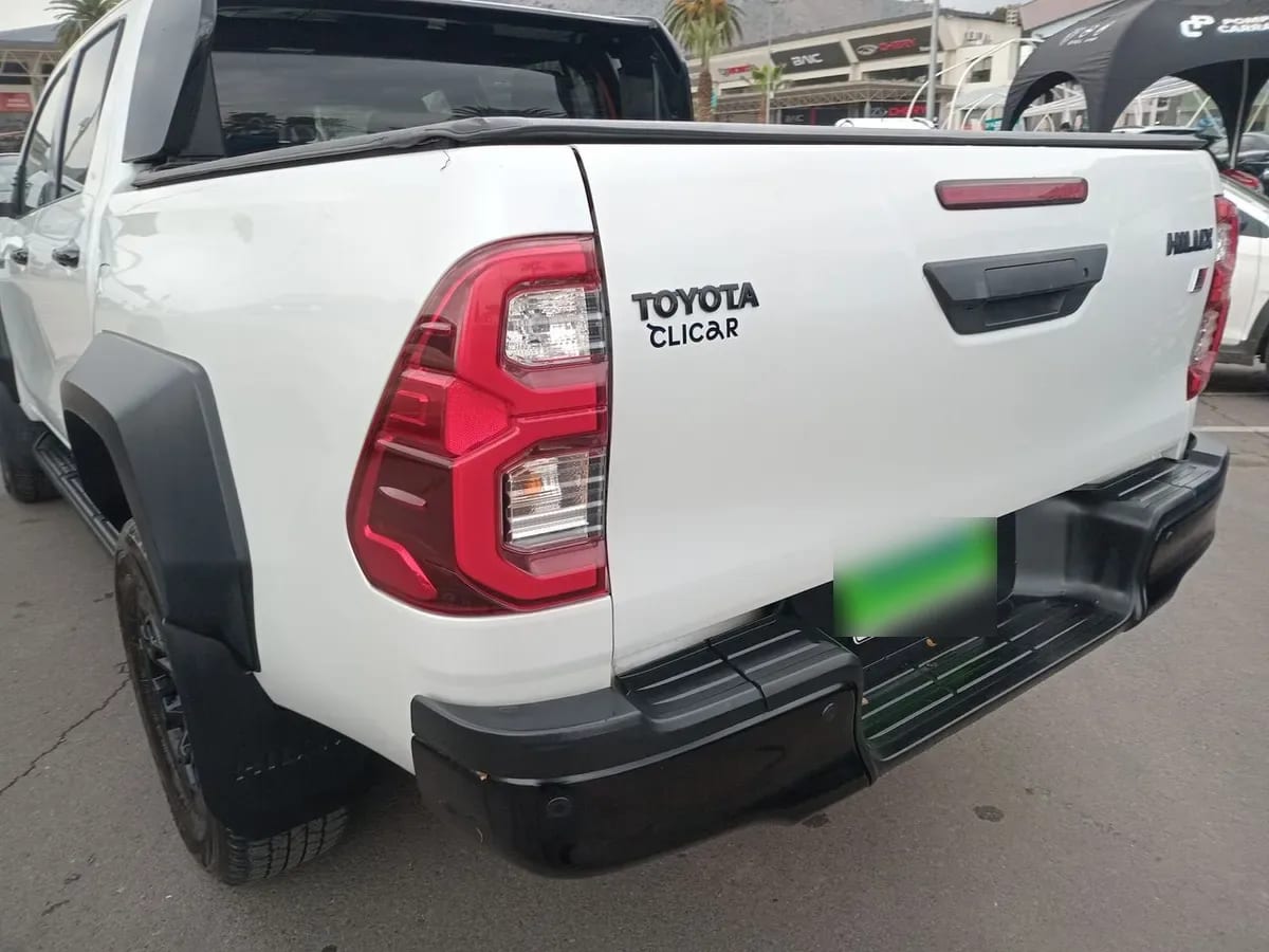Toyota Hilux 2.8 Gr-S Diesel 4x4 Dob. Cab. At 4p año 2024