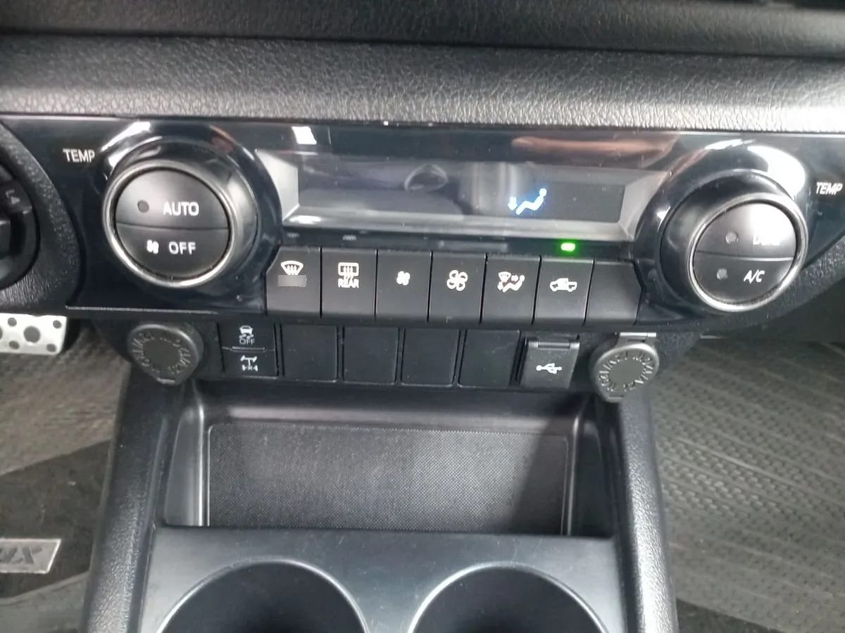 Toyota Hilux 2.8 Gr-S Diesel 4x4 Dob. Cab. At 4p año 2024