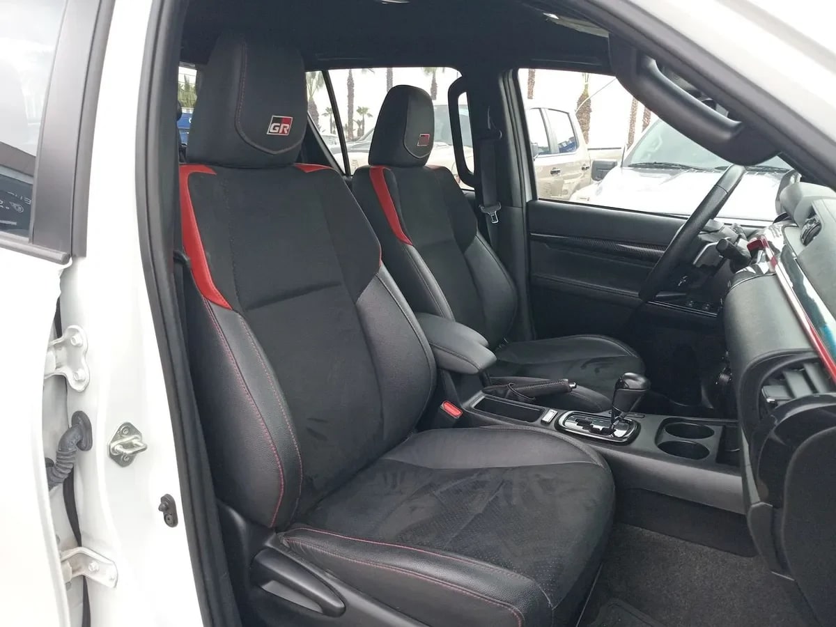 Toyota Hilux 2.8 Gr-S Diesel 4x4 Dob. Cab. At 4p año 2024
