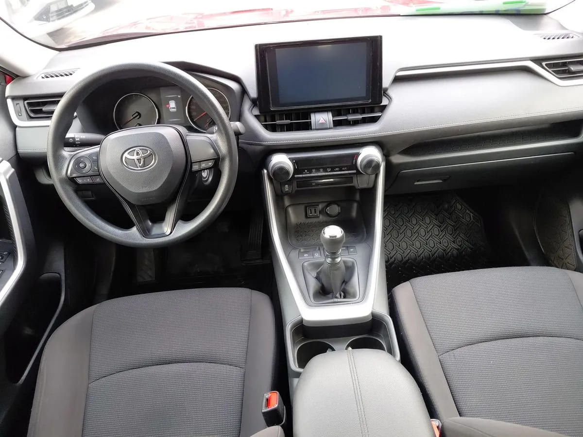 Toyota Rav 4 2.0 Le 4x2 Mt 5p año 2023