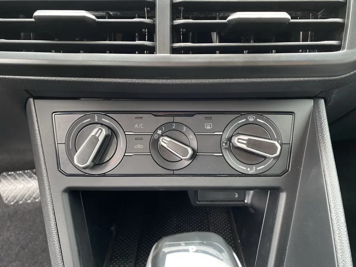 Volkswagen Virtus 1.0 Tsi Comfortline Plus 4x2 At 4p año 2026