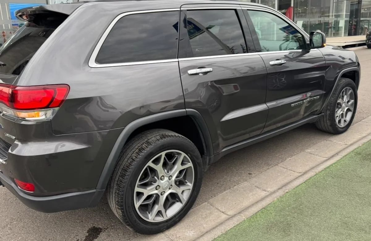 JEEP GRAND CHEROKEE 3.6 Limited Lx At 4x4 año 2021