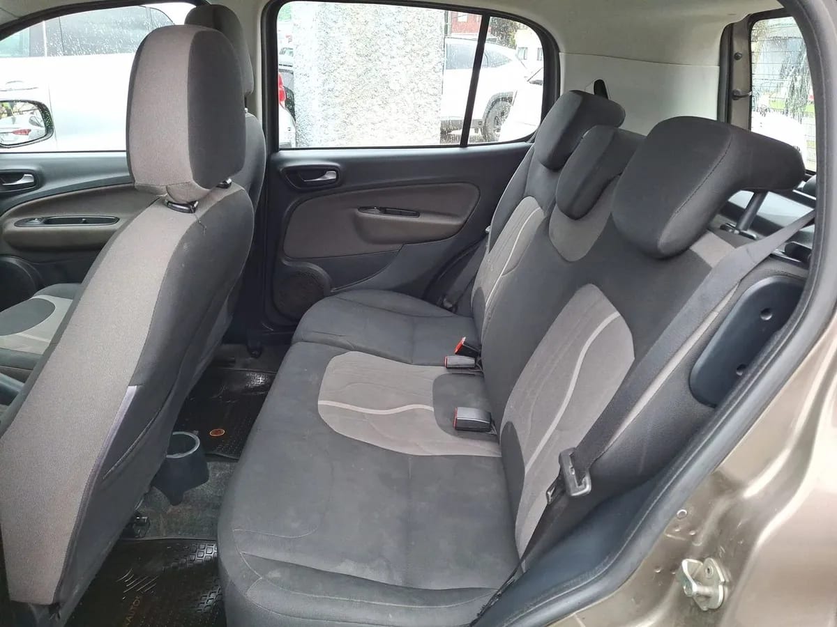 Fiat Uno 1.4 Way Evo Style 4x2 Aa Mt 5p año 2019