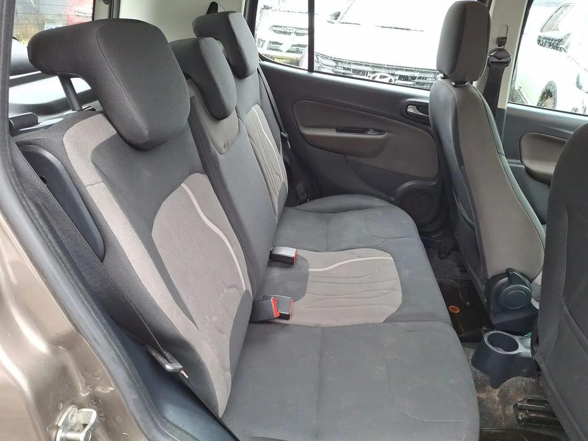 Fiat Uno 1.4 Way Evo Style 4x2 Aa Mt 5p año 2019