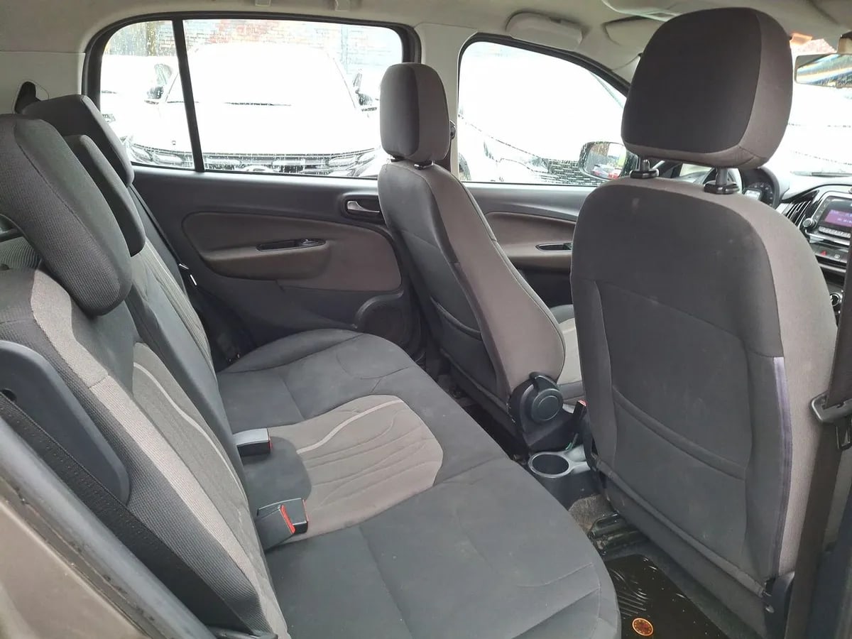 Fiat Uno 1.4 Way Evo Style 4x2 Aa Mt 5p año 2019