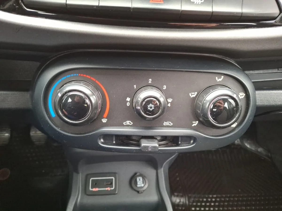 Fiat Uno 1.4 Way Evo Style 4x2 Aa Mt 5p año 2019