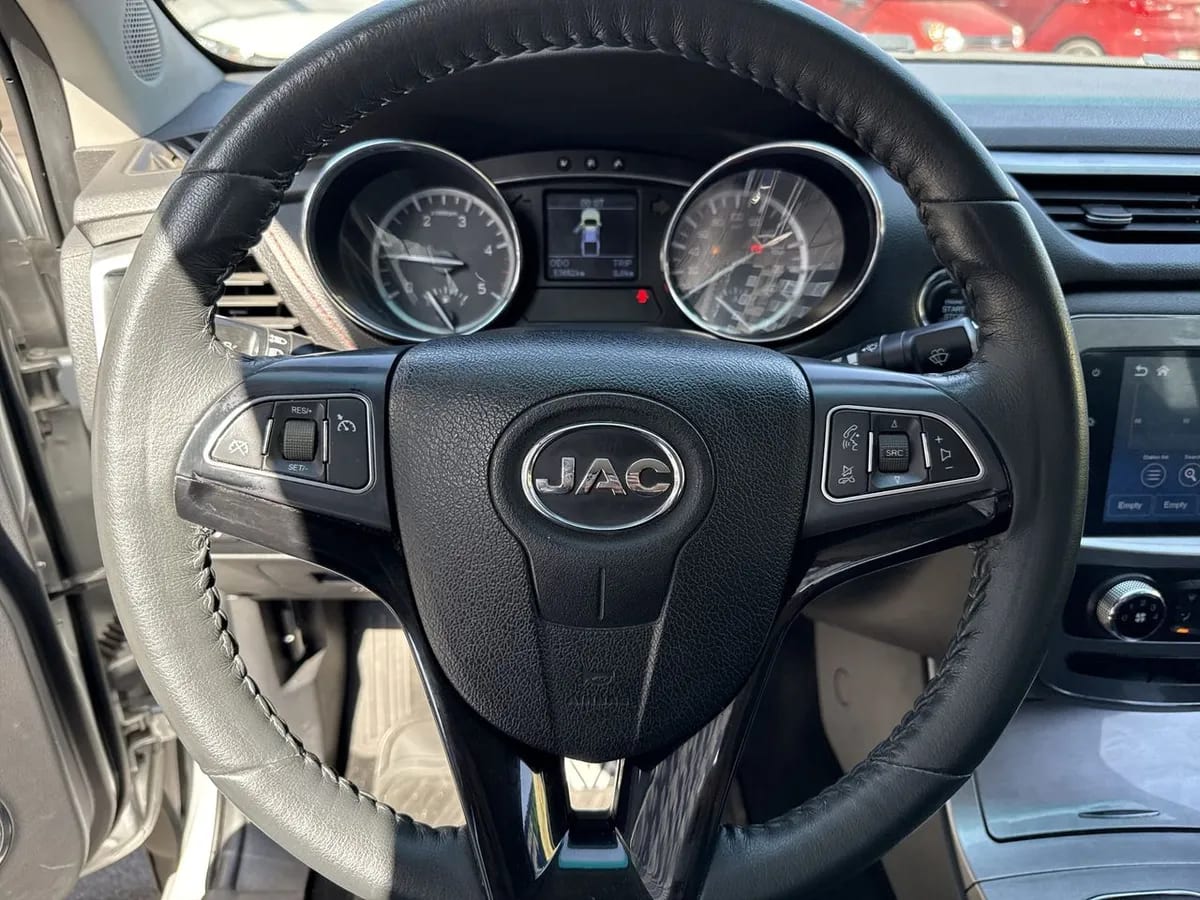 JAC T8 2.0 Advance 4x2 Diesel Mt 4p año 2022