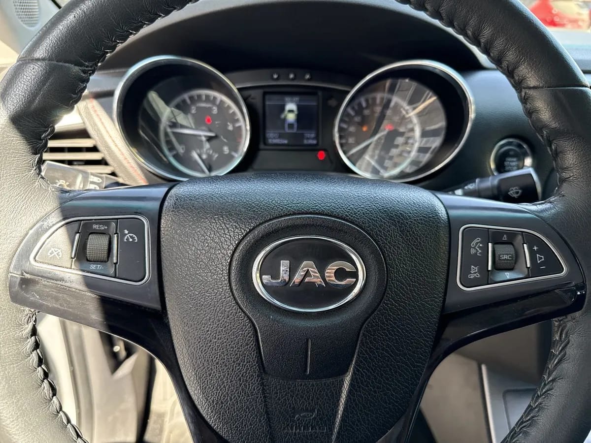 JAC T8 2.0 Advance 4x2 Diesel Mt 4p año 2022