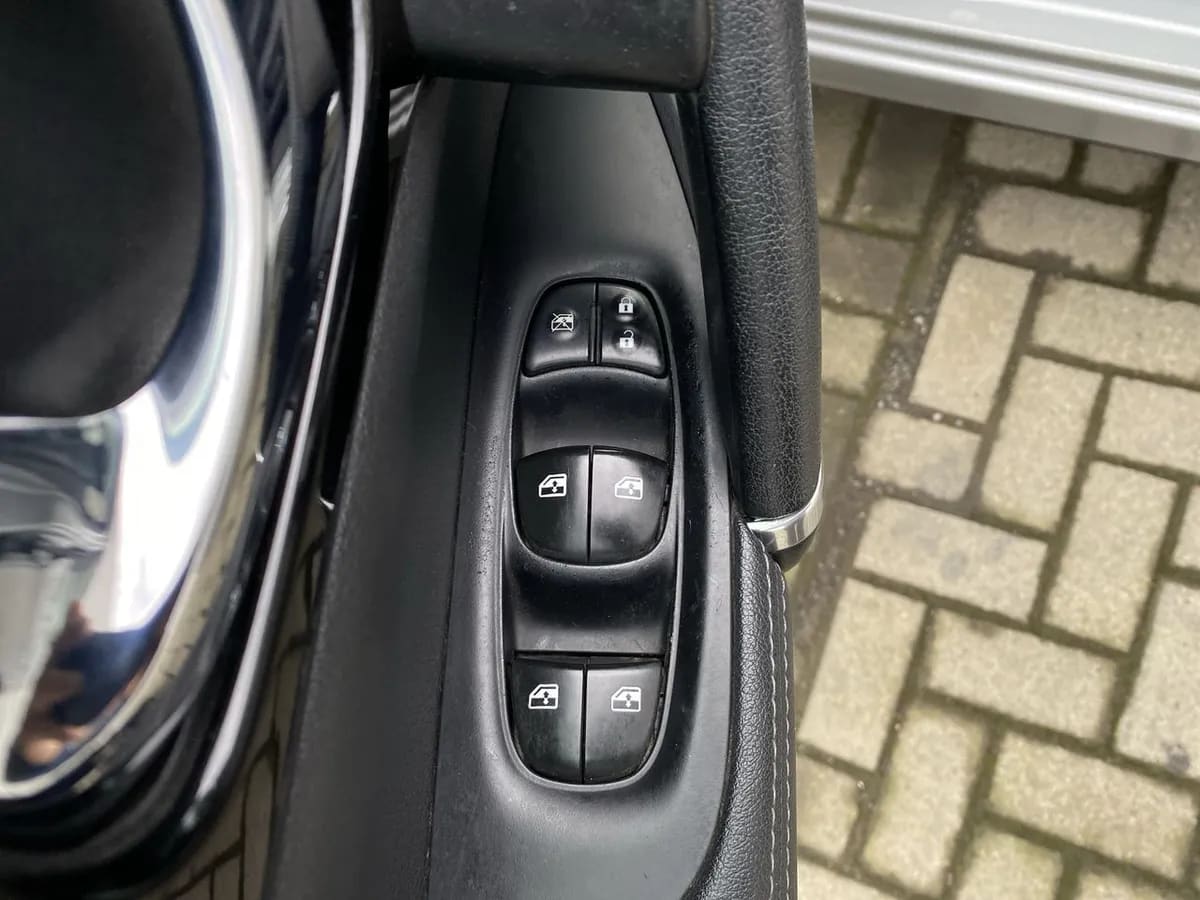 Nissan Qashqai 2.0 Exclusive Multimedia Cvt 4x4 At 5p año 2021