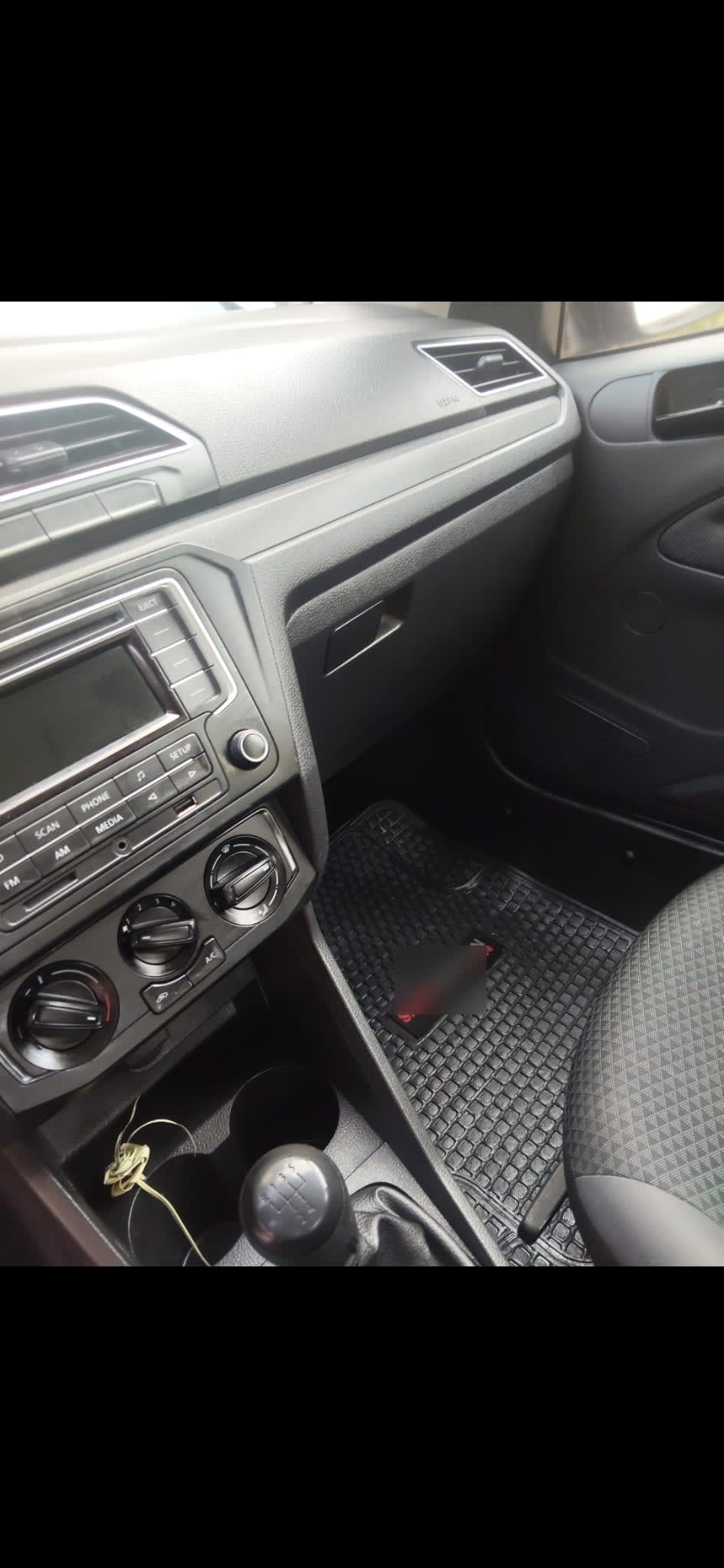 VOLKSWAGEN VOYAGE 1.6 Trendline Mt año 2022