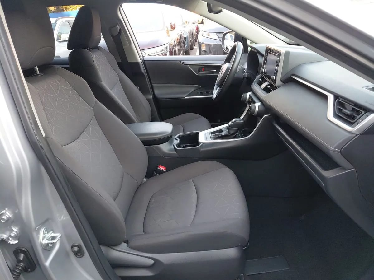 Toyota Rav 4 2.5 Xle 4x2 At 5p año 2022