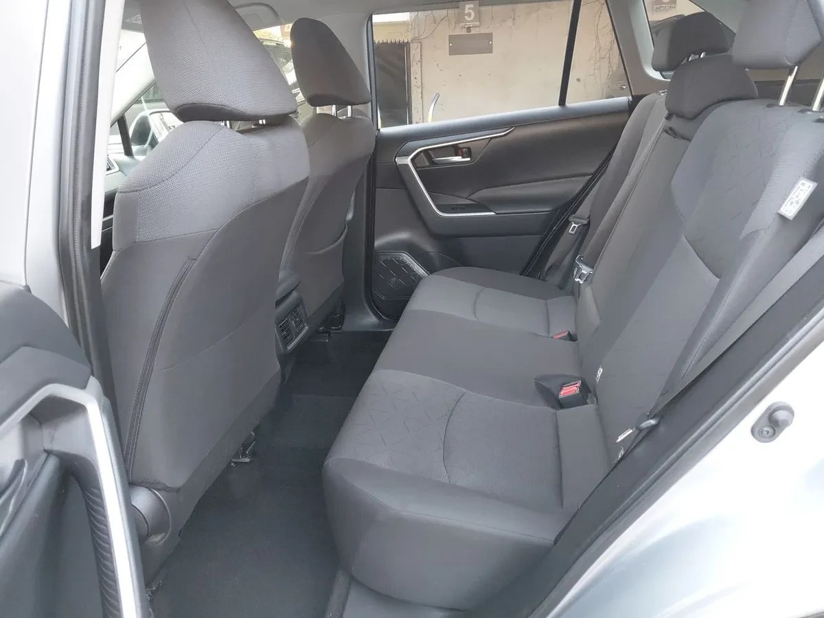 Toyota Rav 4 2.5 Xle 4x2 At 5p año 2022