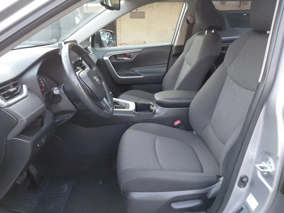 Toyota Rav 4 2.5 Xle 4x2 At 5p año 2022