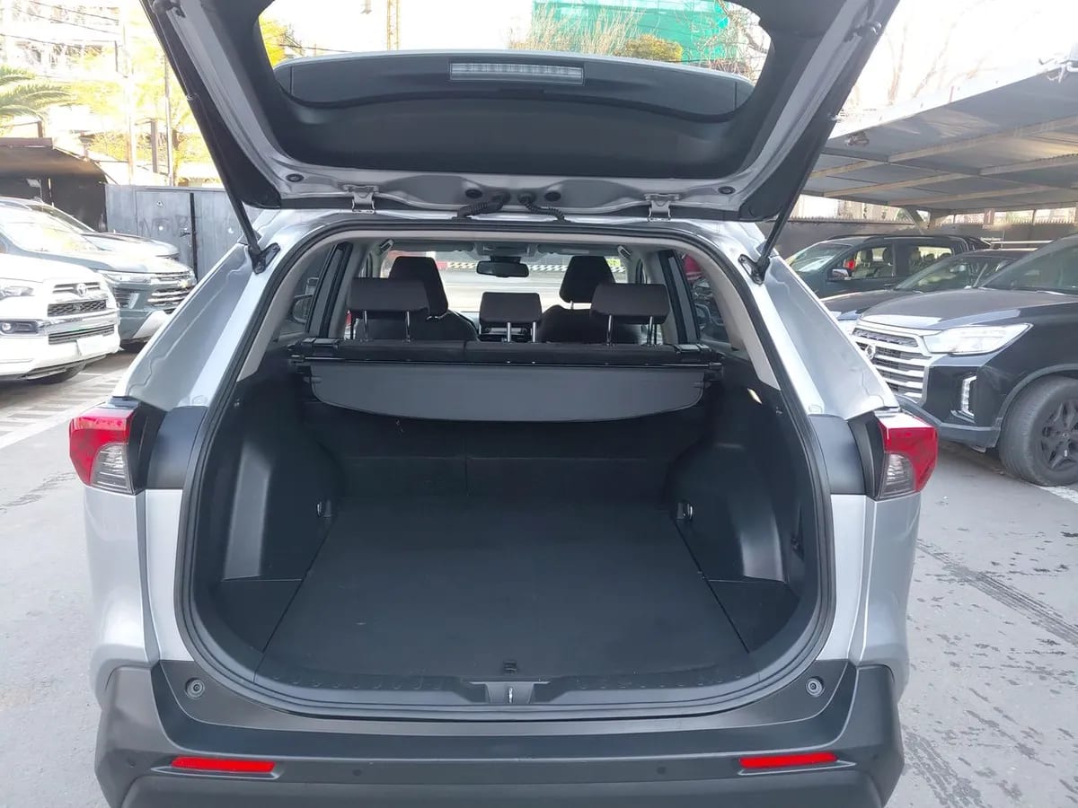 Toyota Rav 4 2.5 Xle 4x2 At 5p año 2022