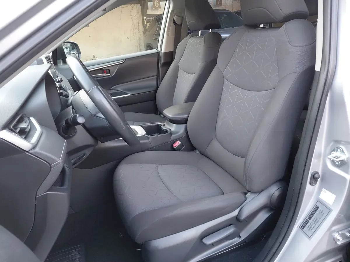 Toyota Rav 4 2.5 Xle 4x2 At 5p año 2022