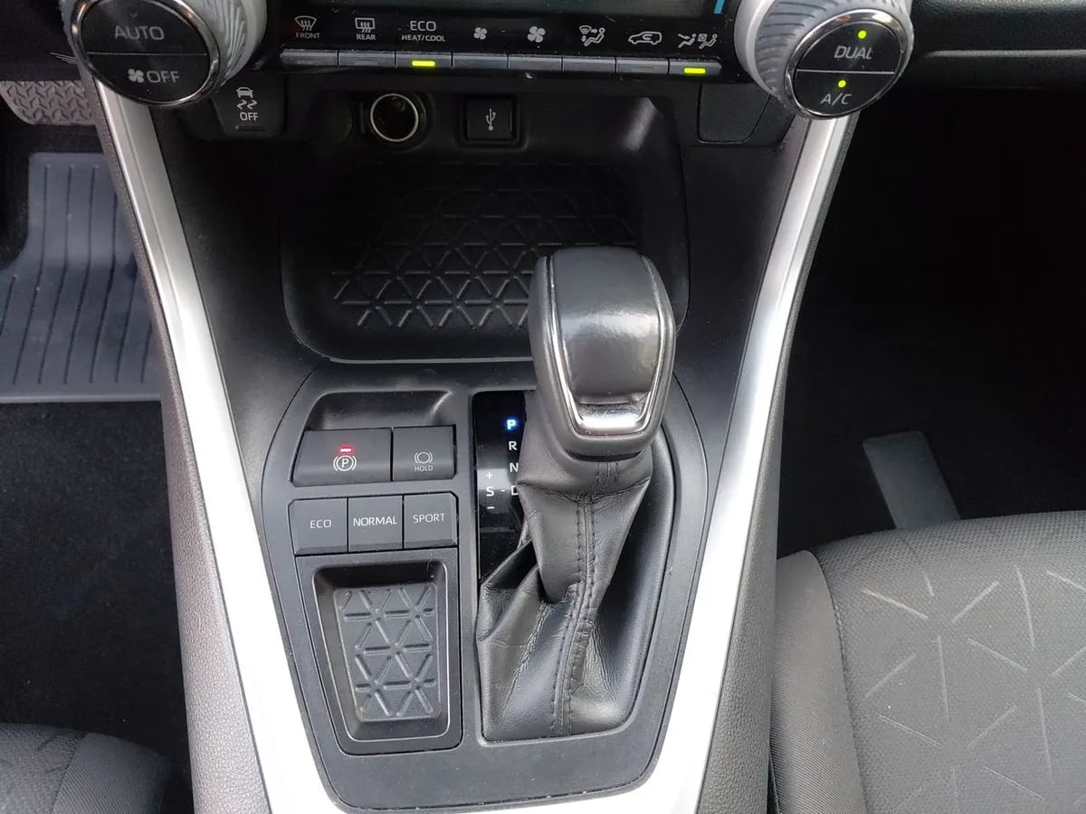 Toyota Rav 4 2.5 Xle 4x2 At 5p año 2022