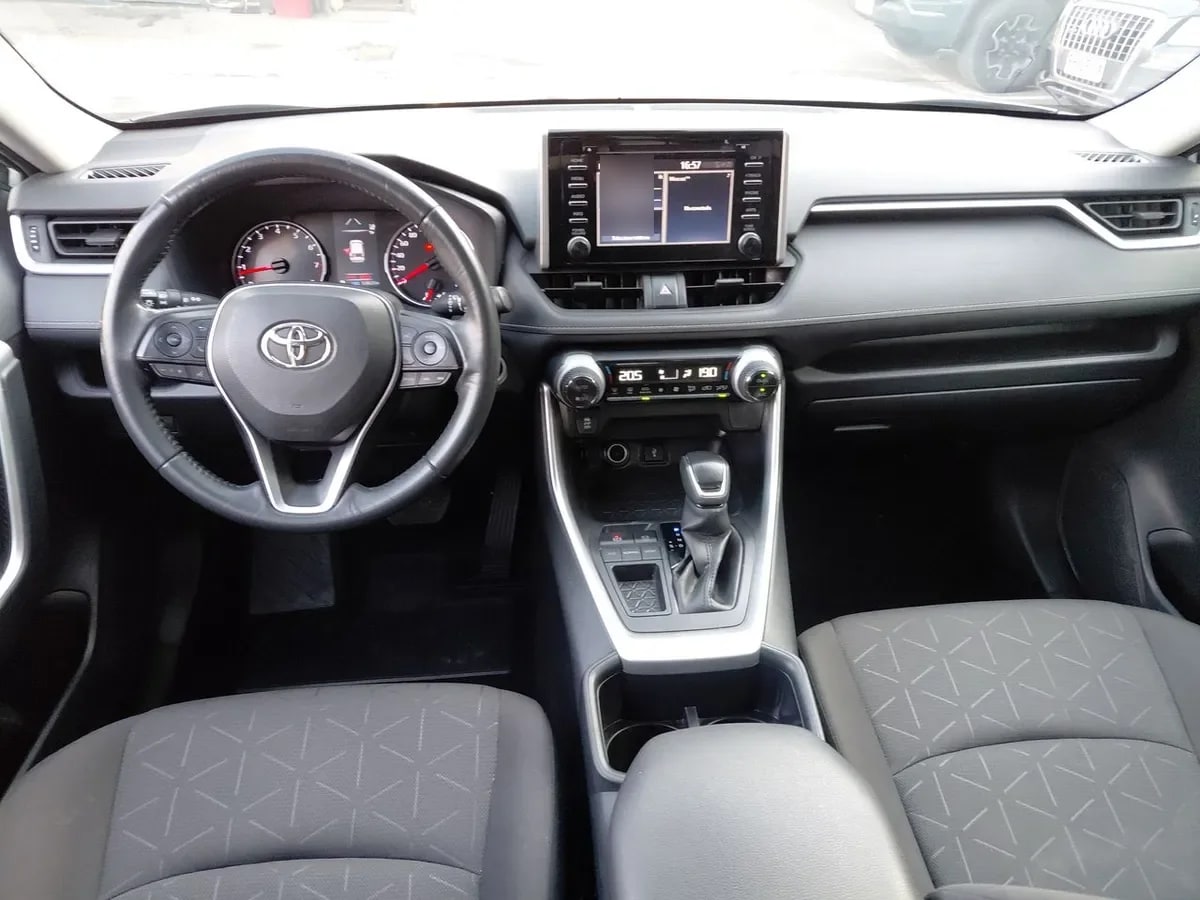 Toyota Rav 4 2.5 Xle 4x2 At 5p año 2022