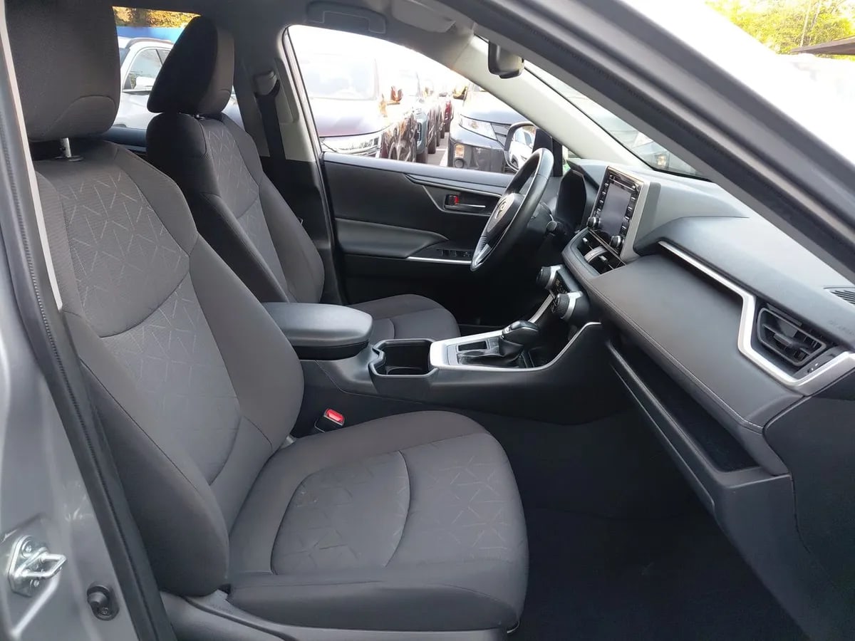 Toyota Rav 4 2.5 Xle 4x2 At 5p año 2022