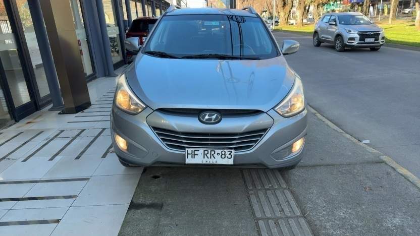 Hyundai Tucson 2.0 Gl 2wd Lm Pe Ac 2ab At 5p año 2016