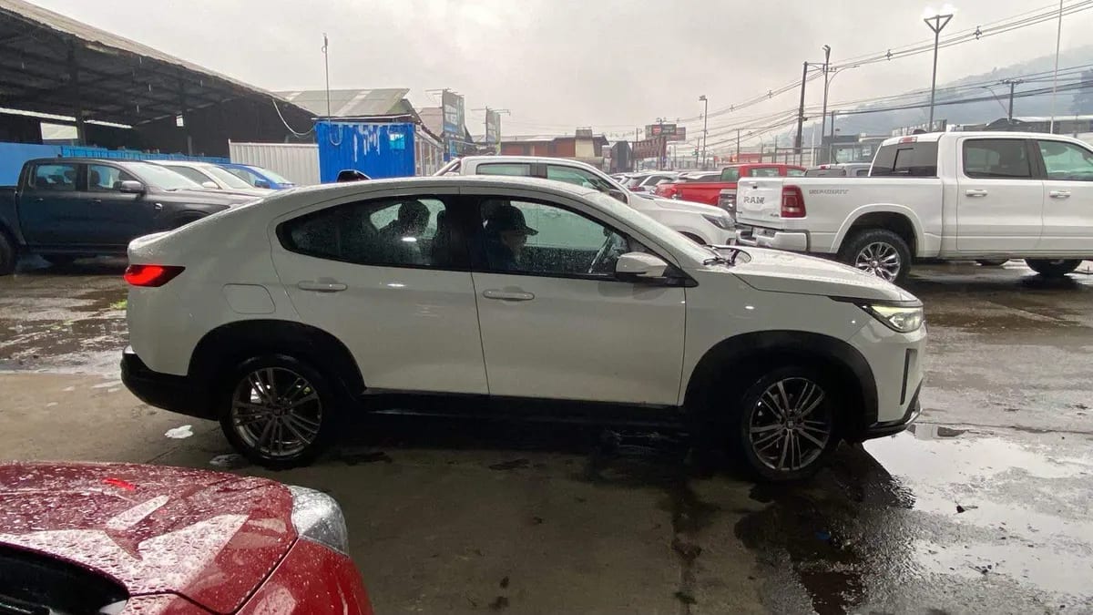Fiat Fastback 1.0 Drive 4x2 Cvt At 5p año 2024