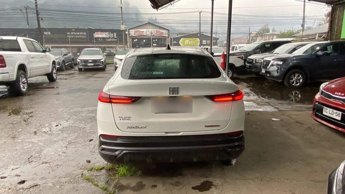 Fiat Fastback 1.0 Drive 4x2 Cvt At 5p año 2024