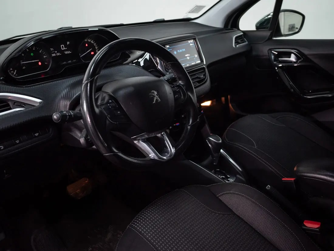 Peugeot 208 1.2 Signature Puretech At año 2019